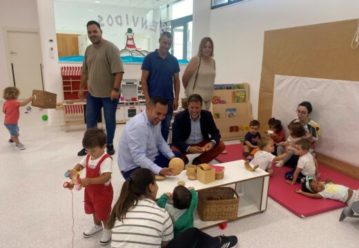Xunta e concello estrean as novas instalacións da Escola Infantil Pública de Muxía
